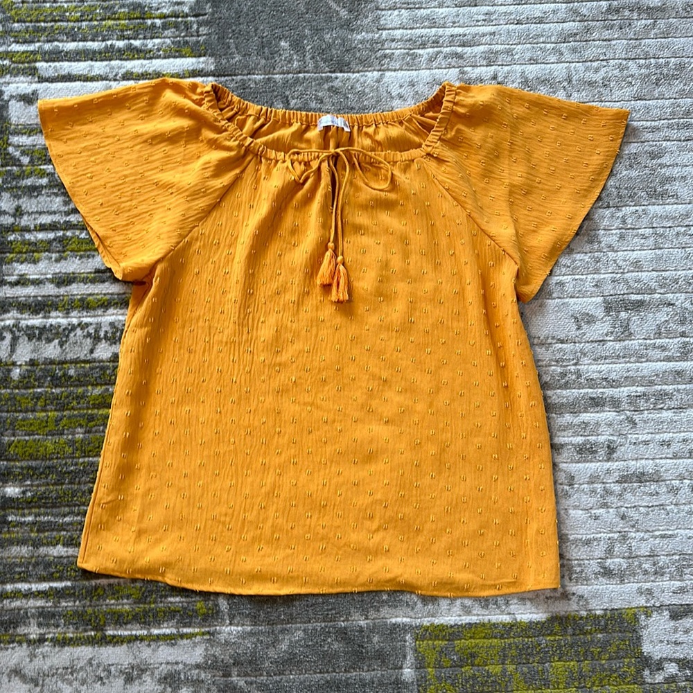 89th & Madison Size Large Womens Flutter Short Sleeve Shirt NWOT, Mustard Yellow